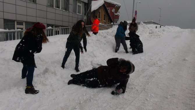 Zonguldak'ta ulaşım felç, öğrenciler mutlu
