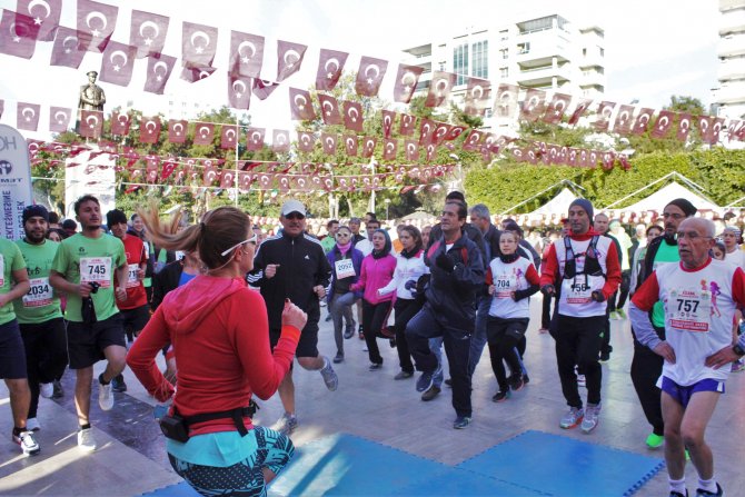 Adana'da yarı maraton ve halk koşusu coşkusu