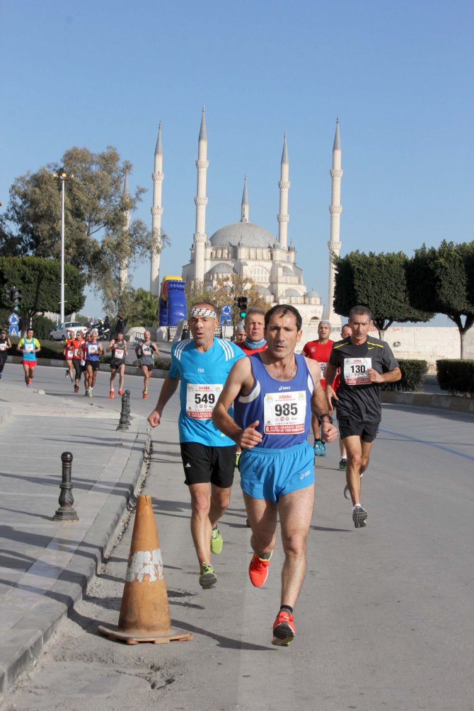 Adana'da yarı maraton ve halk koşusu coşkusu