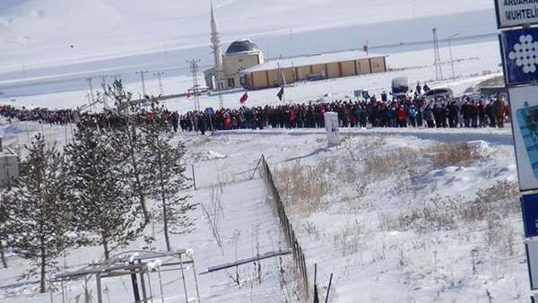 Sarıkamış şehitleri için eksi 16 derecede vefa yürüyüşü