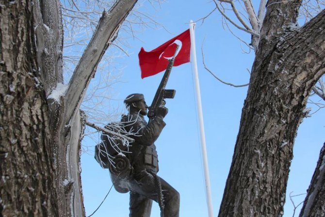 Sarıkamış şehitleri için eksi 16 derecede vefa yürüyüşü