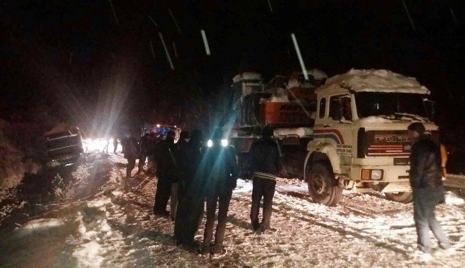 Kastamonu’dan Zonguldak’a Giden Yolcu Otobüsü Kaza Yaptı