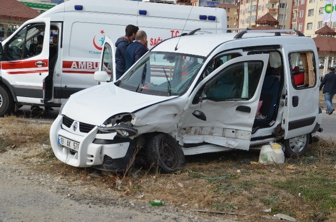 Tosya-çorum Kavşağında Trafik Kazası: 9 Yaralı