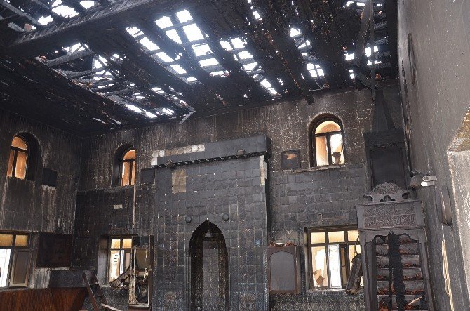 Sakarya’da 50 Yıllık Camide Yangın