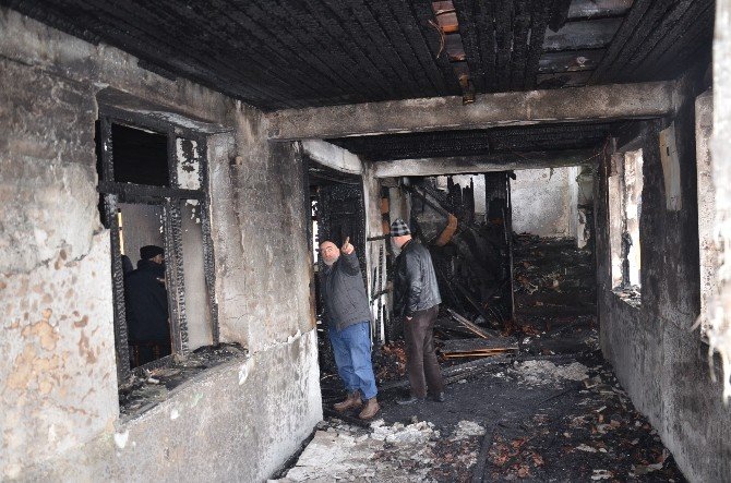 Sakarya’da 50 Yıllık Camide Yangın