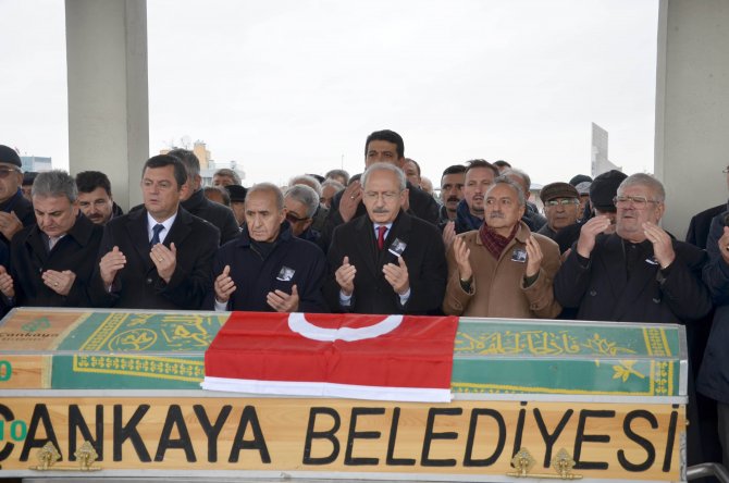 Kılıçdaroğlu, eski CHP Milletvekili Canpolat’ın cenazesine katıldı