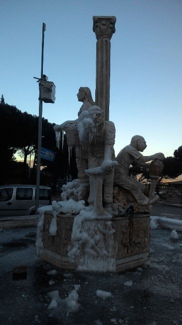 Aydın Buz Tuttu, Sokaklar Hayalet Şehre Döndü