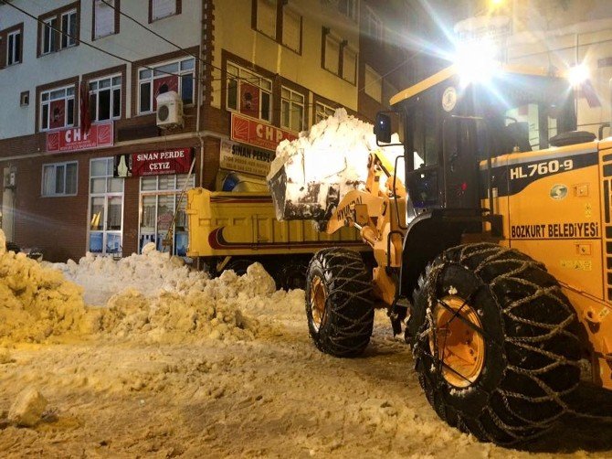 Bozkurt Belediyesi Cadde Ve Sokakları Kardan Temizledi