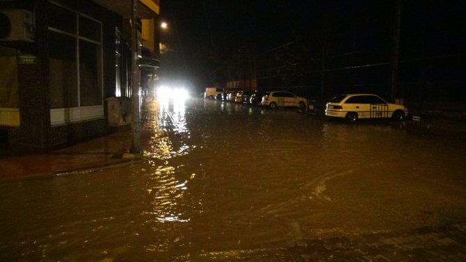 Çanakkale'de şiddetli yağmur etkili oldu