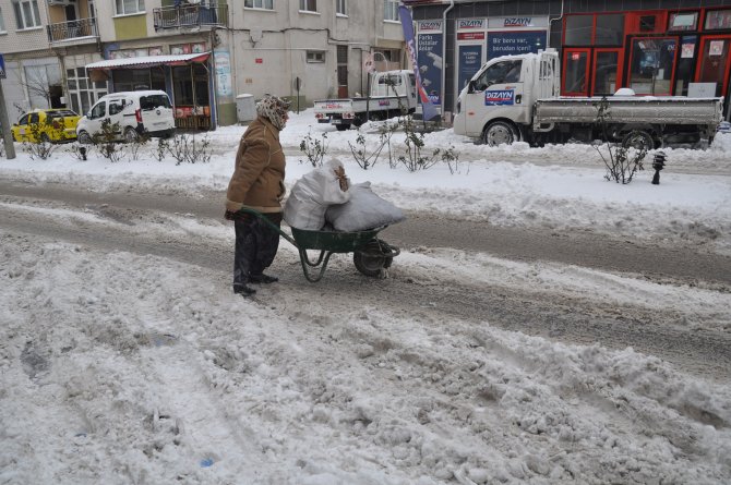 Edirne'de kar etkisini sürdürüyor