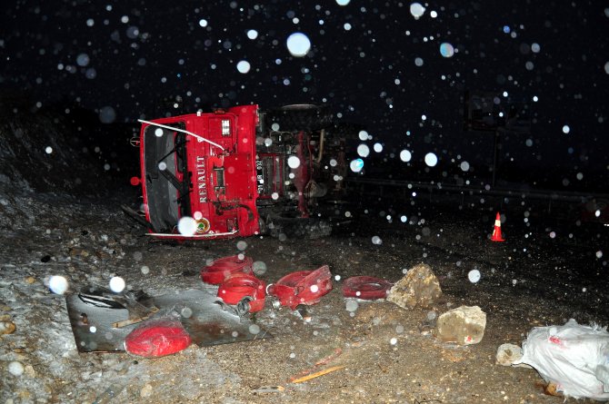 Gizli buzlanmadan arazöz devrildi: 5 işçi yaralı