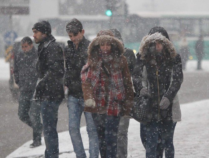 Kayseri’de Yoğun Kar Yağışı Etkili Oldu
