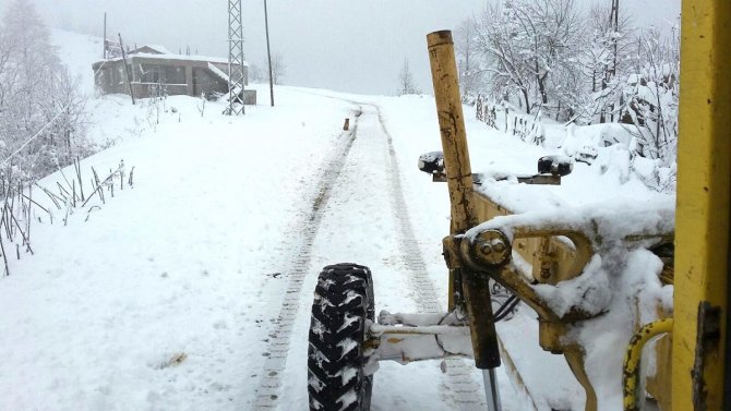 'Samsun'da kar nedeni ile kapalı köy yolu yok'