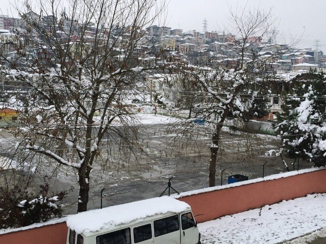 Serdivan Belediyesi Kar Timleri Yolları Açık Tuttu