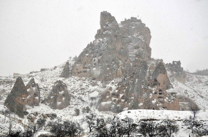 Kapadokya’da Kar Yağışı Etkili Oluyor