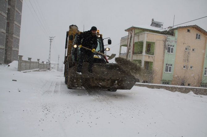 Sorgun Belediyesi kar temizleme çalışmalarını sürdürüyor