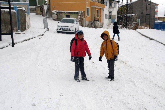Yozgat’ta Kar Okulları Tatil Ettirdi
