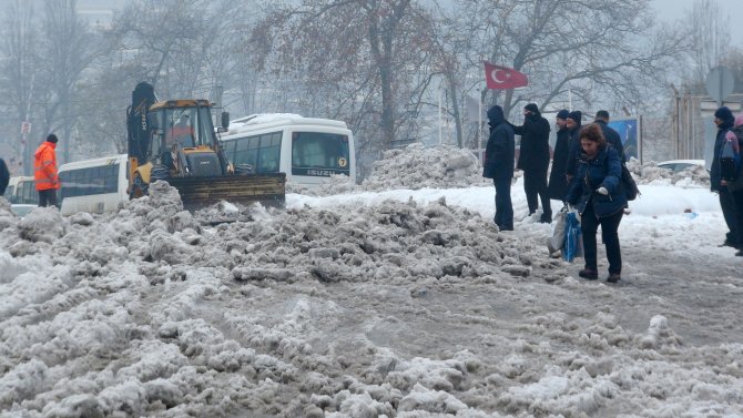 Kar yağışına gerekli önlemler alınmayınca vatandaş çileden çıktı