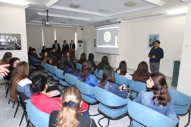 Mersinli lise öğrencileri Çukurova Üniversitesi’ni gezdi