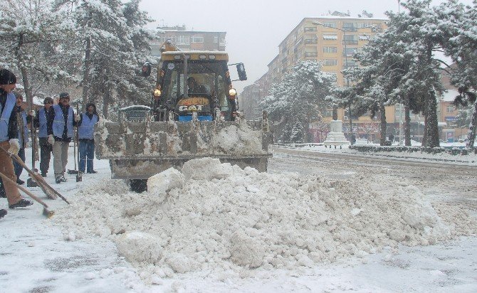 Elazığ’da Kar Nedeniyle 315 Köy Yolu Kapandı