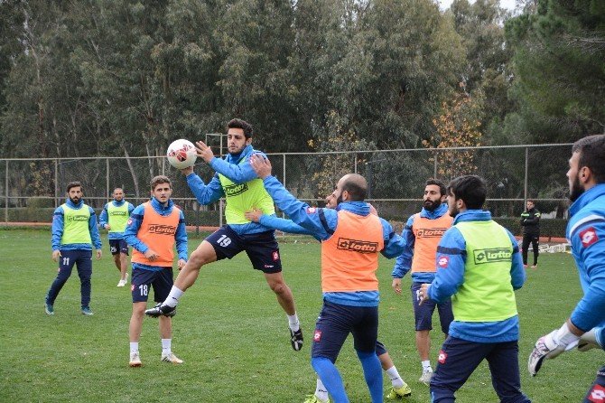 Antalya Kampında Futbolcuların Forma Kapma Savaşı