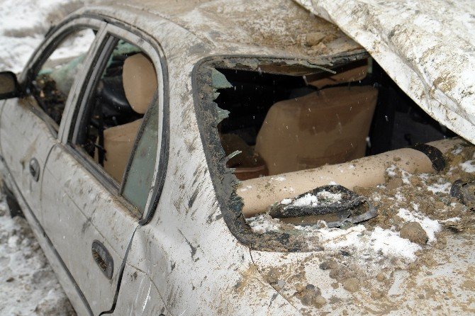 Yüksekova’da Polis Aracına Bombalı Saldırı