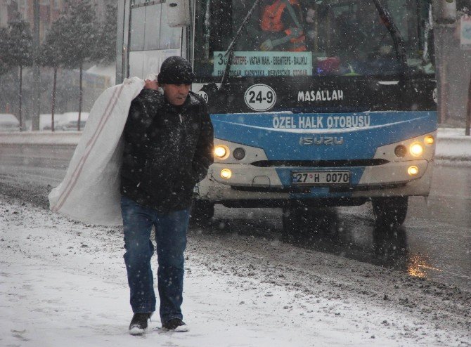 Gaziantep’te Kar Sonrası Kartpostallık Görüntüler Oluştu