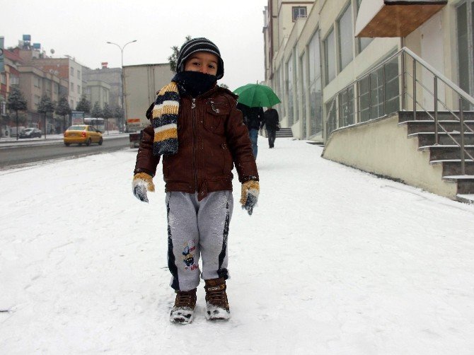 Gaziantep’te Kar Sonrası Kartpostallık Görüntüler Oluştu