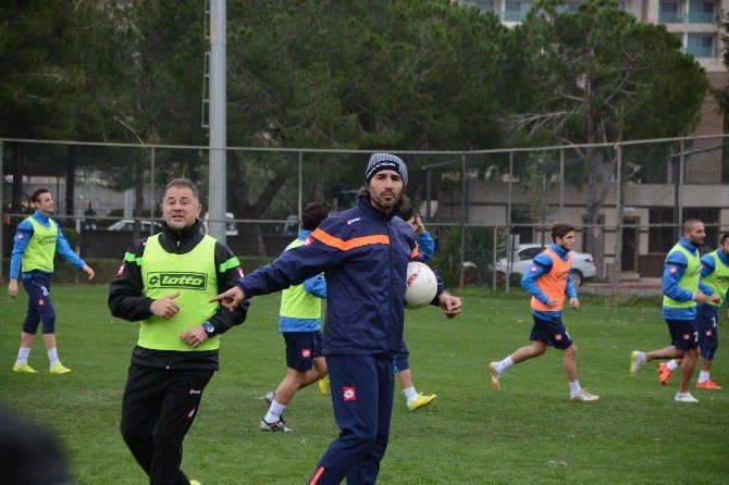 Antalya Kampında Futbolcuların Forma Kapma Savaşı