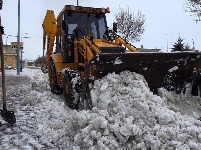 Kaymaklı Belediye Ekipleri Kar Temizleme Çalışmalarında Bulundu