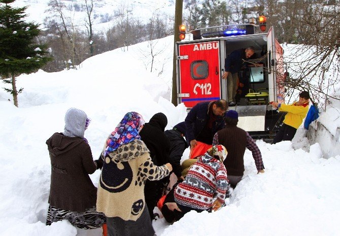 70 Yaşındaki Obez Hastası Kar Paletli Ambulansla Kurtarıldı