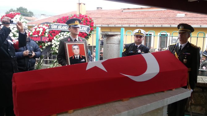 Sabri Yirmibeşoğlu Foça'da toprağa verildi