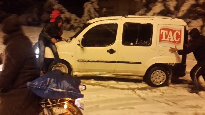 Kar Şoförlere Çile Gençlere İse Eğlence Oldu
