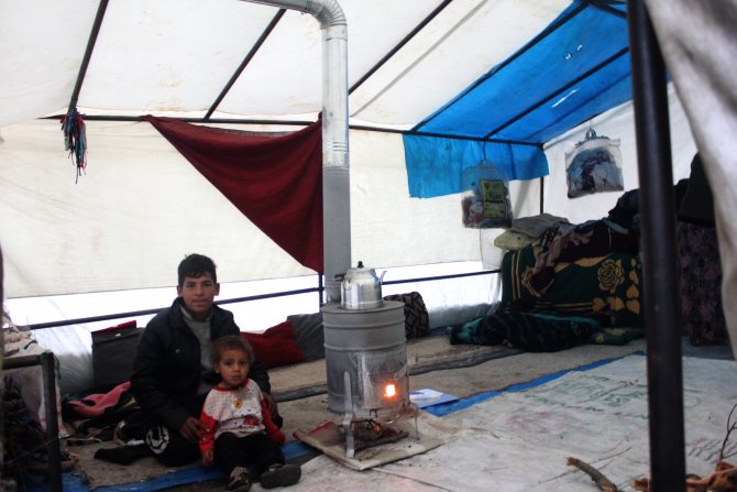 Savaştan kaçan Suriyelileri ağır kış şartları vuruyor