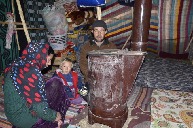 Soğuktan bebekleri donan Suriyeli aile: Isınmak için elbiselerimizi bile yaktık