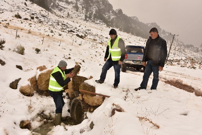 Alanya’da Kar Ve Yağmurdan Bozulan Yollar Açıldı