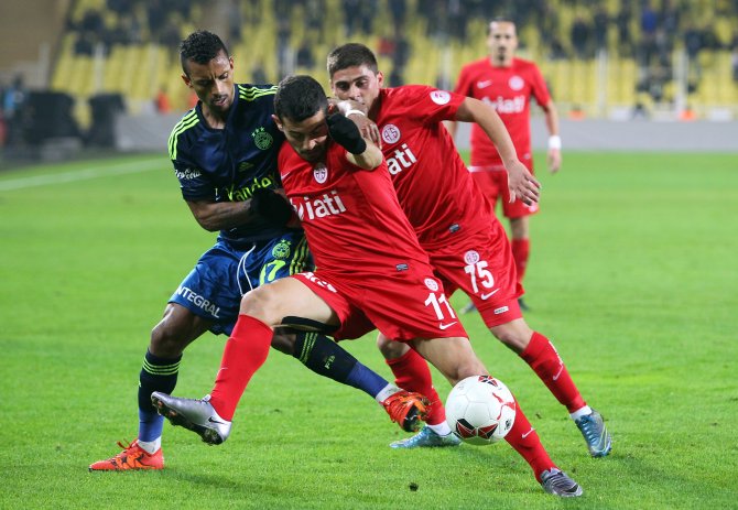 Antalyaspor - Fenerbahçe maçına sıkı güvenlik