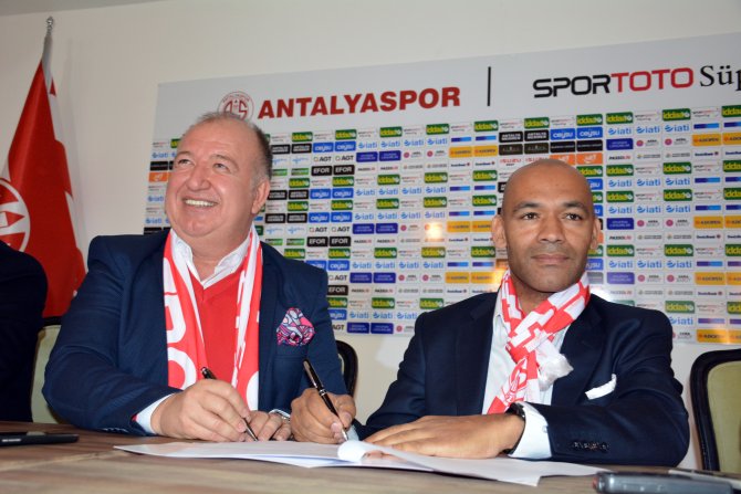 Antalyaspor, Mourinho'nun yardımcısıyla 1,5 yıllık sözleşme imzaladı