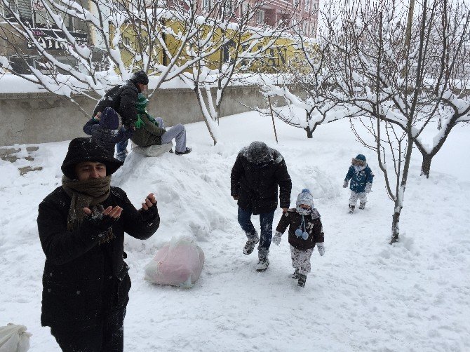 İlk Kez Kar Gören Çocuklar Çılgına Döndü