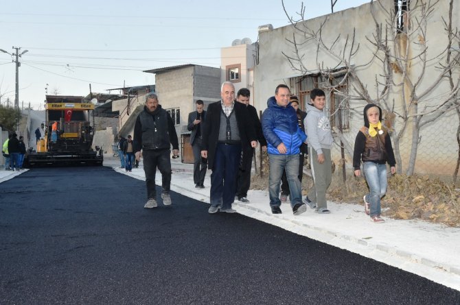 Sarıçam Belediyesi Esentepe’deki yolları asfaltladı