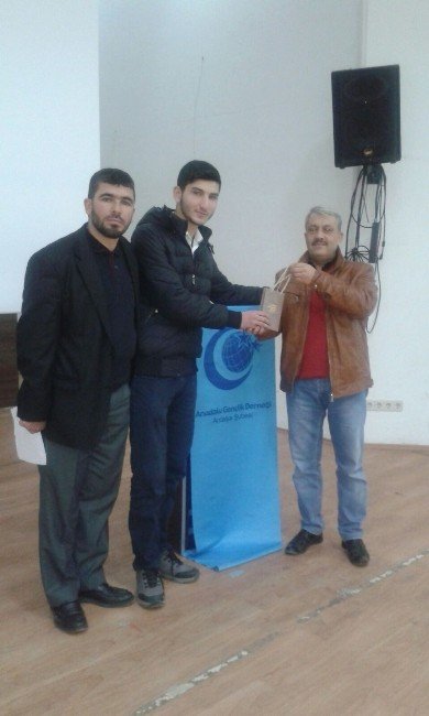 Sınavdan Kazandığı Yarım Altını Türkmenlere Bağışladı