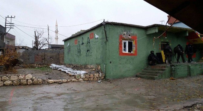 Silopi’de PKK’nın Sözde Gençlik Merkezine Operasyon