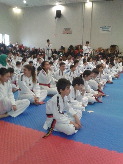 Soma’da Taekwondocuların Kuşak Terfi Heyecanı