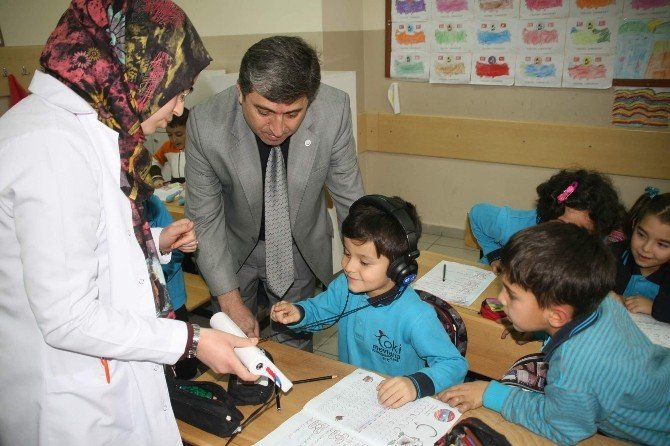 Yozgat Halk Sağlığı Müdürlüğü İlkokul Birinci Sınıf Öğrencilerini İşitme Testinden Geçiriyor