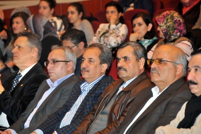 Akşehir’de Yazar Vakkasoğlu Konferans Verdi