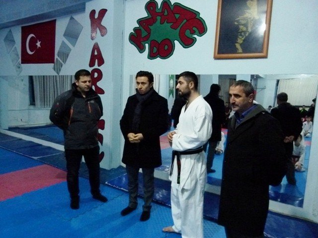 Kaymakam Örnek, Başarılı Karate Sporcularını Antrenmanda Ziyaret Etti