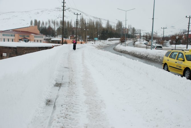 Bitlis’te karla mücadele devam ediyor