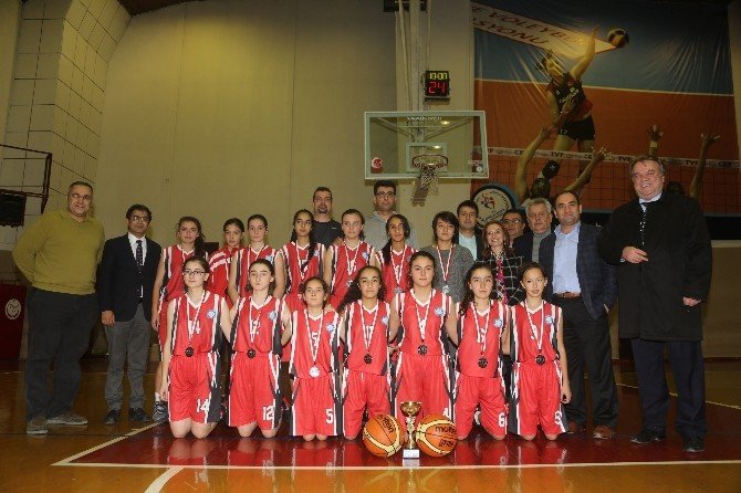 Büyükşehir Gençlik Spor Kulübü Yıldız Kızlar Basketbolda 2’nci Oldu