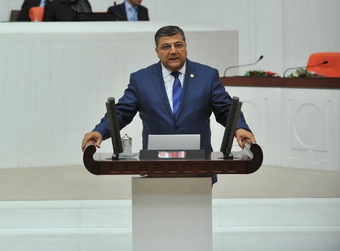 CHP Milletvekili Sındır, Başbakan Davutoğlu'na sahte can yeleklerini sordu