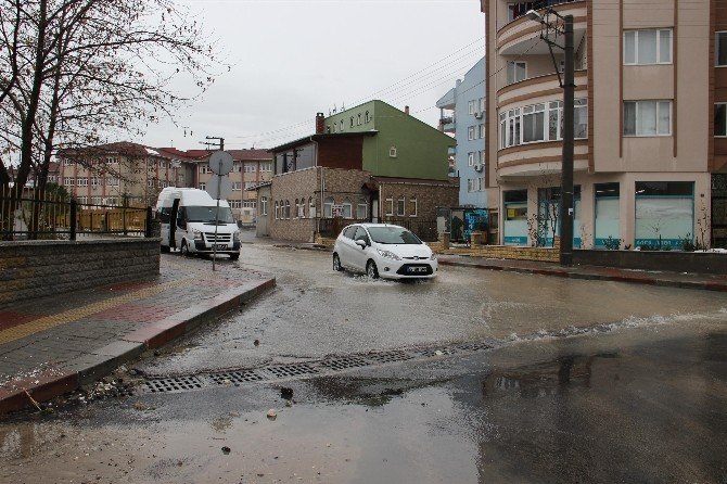 Başkan Gürkan, Yağmur Sonrası Sokaklarda İncelemelerde Bulundu